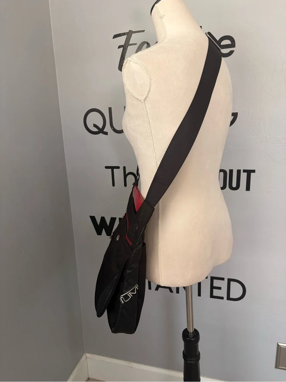 EUC Tumi Black & Red Nylon Crossbody Travel Bag Messenger Pack